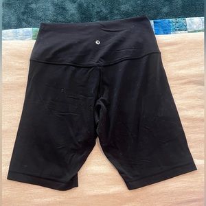 Lululemon black biker short (size 14)